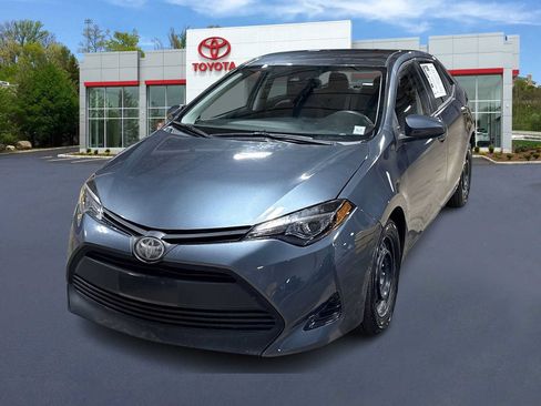 Used 2018 Toyota Corolla LE FWD image 1