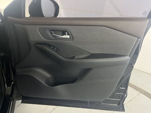 Used 2022 Nissan Rogue SV FWD image 29