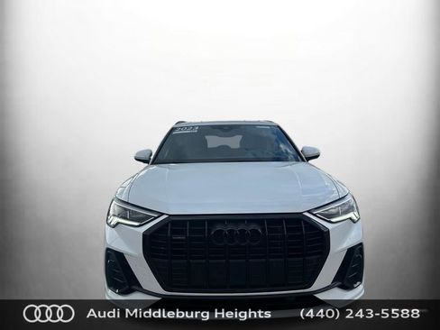 Used 2023 Audi Q3 2.0T Premium w/ Black Optic Sport Package AWD/4WD image 2