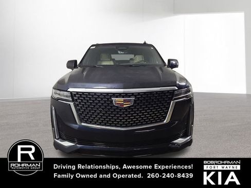 Used 2022 Cadillac Escalade Premium Luxury image 3