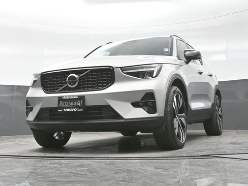 Used 2025 Volvo XC40 B5 Plus AWD/4WD image 22