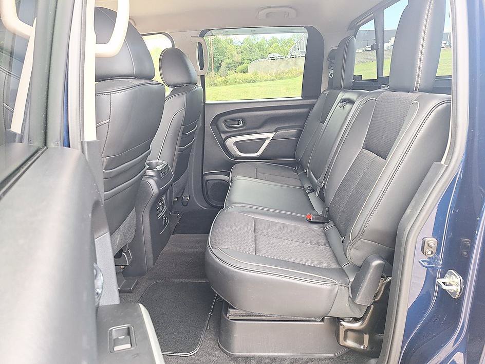 Used 2017 Nissan Titan PRO-4X AWD/4WD image 12