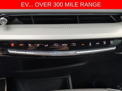 Used 2025 Cadillac Optiq Sport 2 w/ LPO, Floor Liner Package AWD/4WD image 23