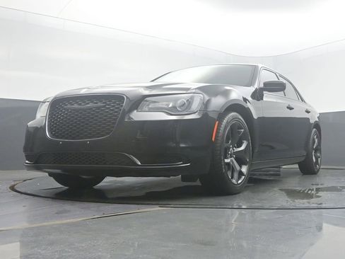 Used 2022 Chrysler 300 Touring w/ Sport Appearance Package RWD image 44