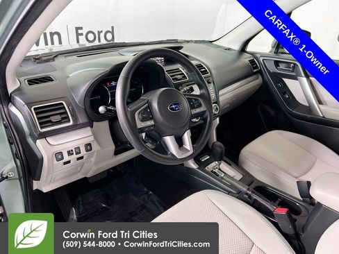 Used 2017 Subaru Forester 2.5i Premium image 3