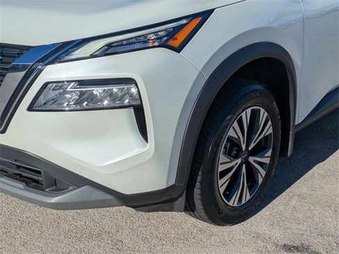 Used 2023 Nissan Rogue SV image 9