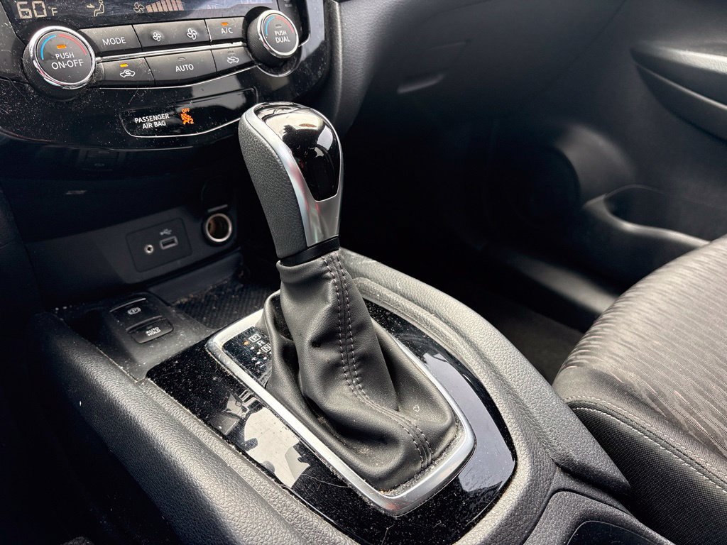 Used 2020 Nissan Rogue SV w/ Premium Package FWD image 28