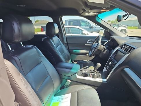 Used 2013 Ford Explorer XLT AWD/4WD image 4