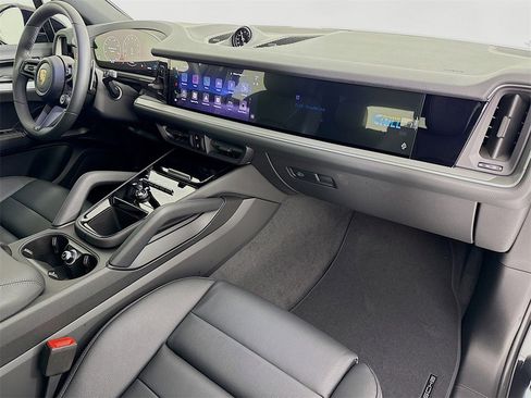 New 2026 Porsche Cayenne image 33