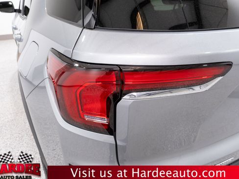 Used 2025 GMC Terrain Elevation w/ Elevation Premium Package image 9