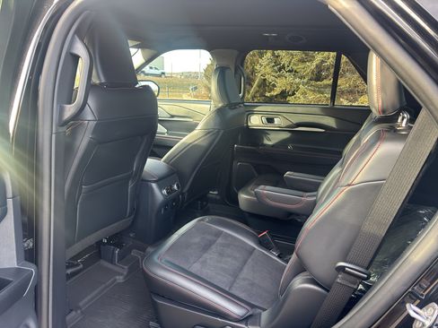 Used 2025 Ford Explorer ST image 5