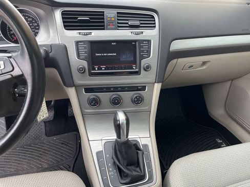 Used 2016 Volkswagen Golf S image 12