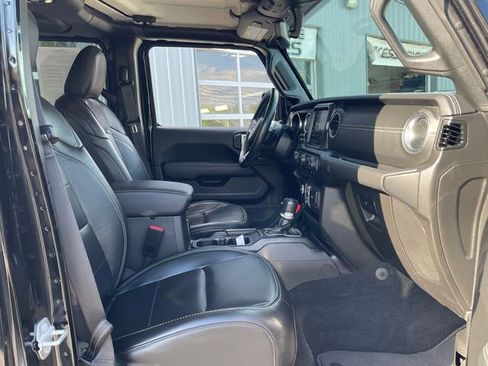 Used 2023 Jeep Wrangler Unlimited Sahara w/ Cold Weather Group AWD/4WD image 17