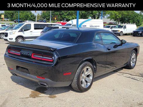 Used 2019 Dodge Challenger SXT RWD image 4