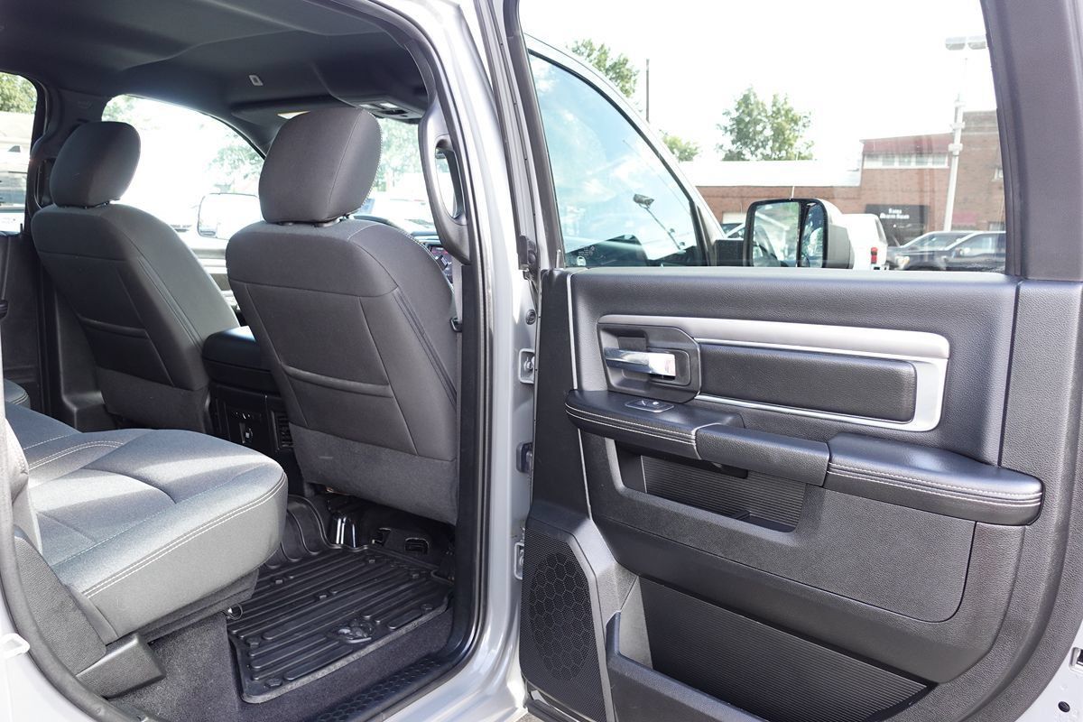 Used 2022 RAM 1500 Warlock w/ Ceramic Grey Warlock Package AWD/4WD image 31