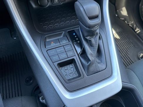 Used 2022 Toyota RAV4 LE image 28