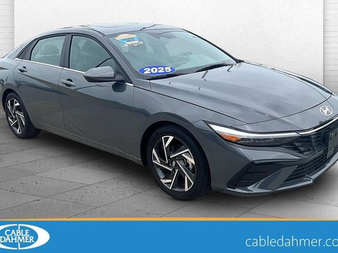 Used 2025 Hyundai Elantra SEL FWD image 1