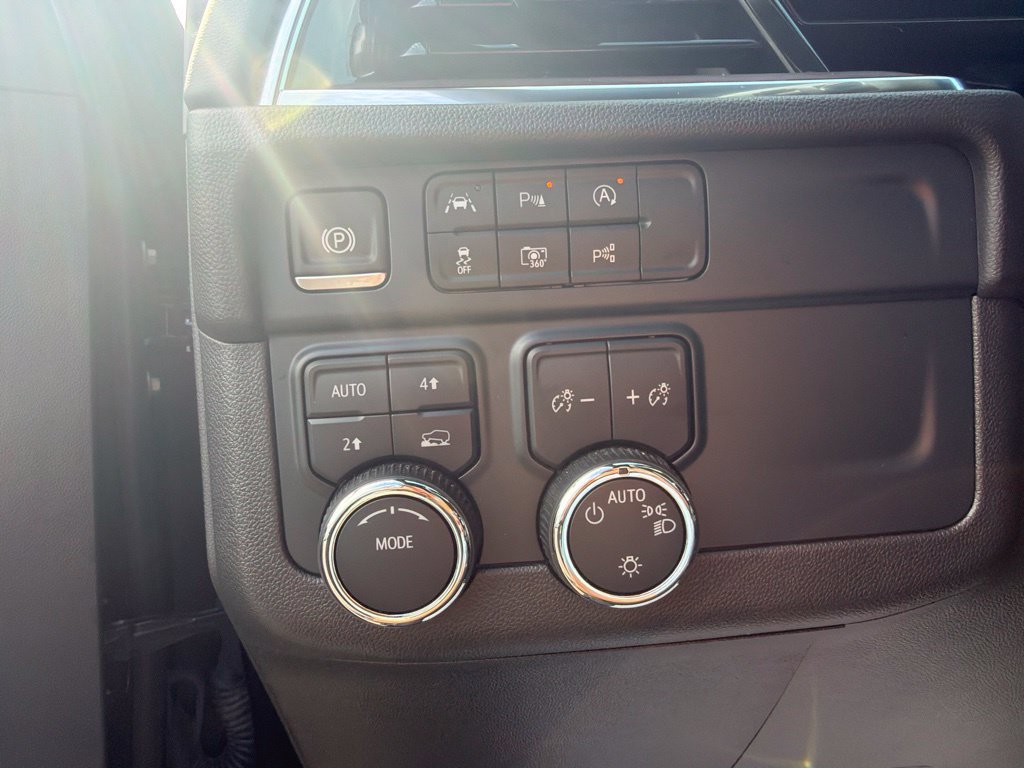 Used 2025 Chevrolet Suburban LS AWD/4WD image 18