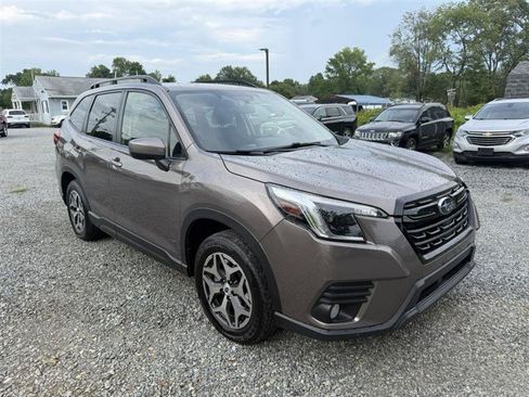 Used 2022 Subaru Forester Premium AWD/4WD image 3