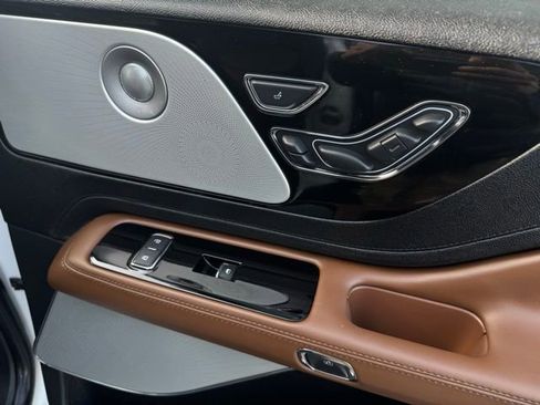 Used 2023 Lincoln Aviator Reserve w/ Equipment Group 201A image 15