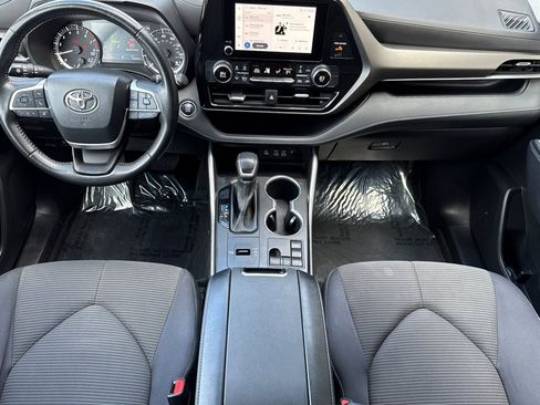 Certified 2023 Toyota Highlander LE image 16