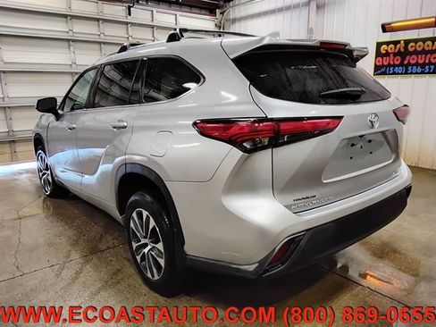Used 2021 Toyota Highlander XLE image 6