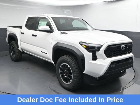 Used 2025 Toyota Tacoma TRD Off-Road AWD/4WD image 1