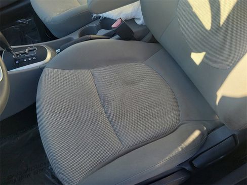 Used 2012 Hyundai Accent GS image 17