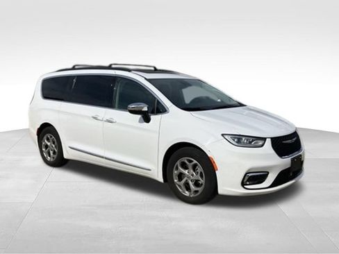 Used 2023 Chrysler Pacifica Limited FWD image 21
