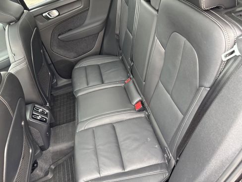 Certified 2025 Volvo XC40 B5 Core image 32