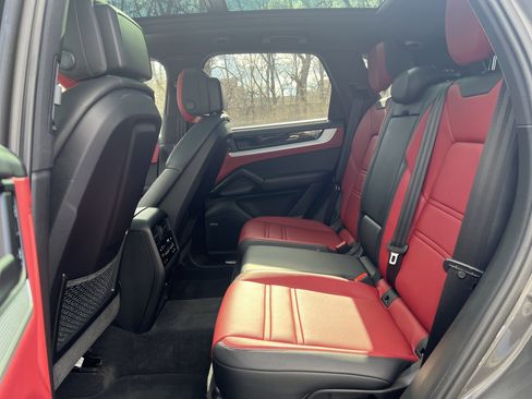 Used 2024 Porsche Cayenne image 26