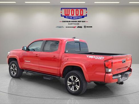 Used 2019 Toyota Tacoma TRD Sport AWD/4WD image 5