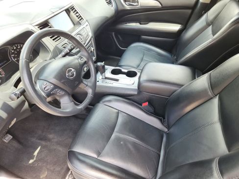 Used 2020 Nissan Pathfinder SL FWD image 2