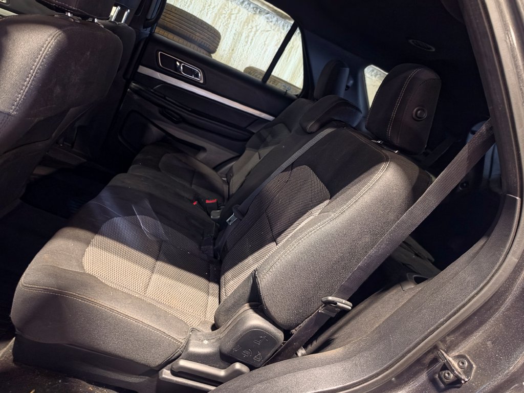 Used 2017 Ford Explorer XLT FWD image 7