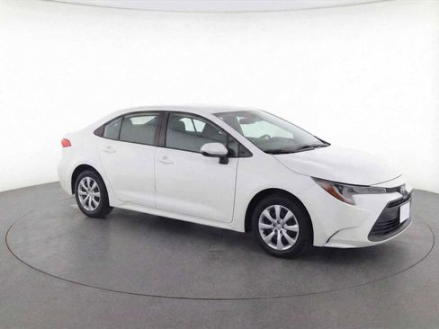 Used 2025 Toyota Corolla LE image 4