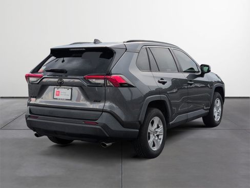 Certified 2021 Toyota RAV4 XLE FWD image 5
