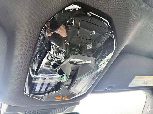 Used 2024 BMW 740i xDrive image 21