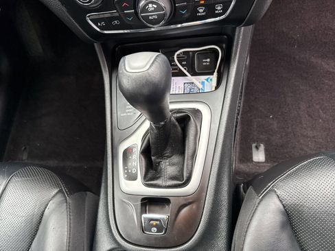 Used 2016 Jeep Cherokee Overland image 10