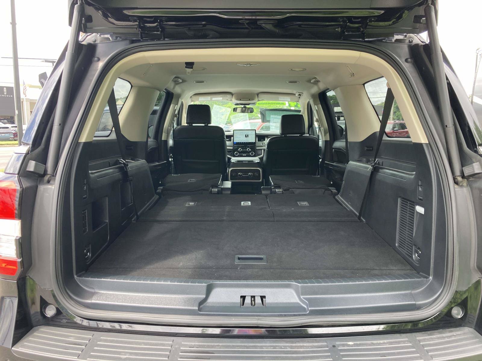Used 2024 Ford Expedition Max XLT RWD image 14
