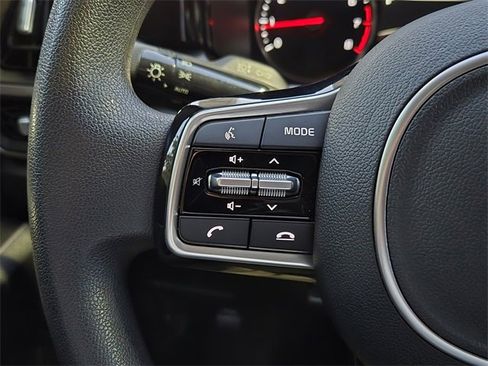Used 2023 Kia Sorento LX image 23