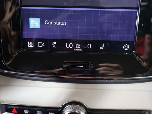 Used 2024 Volvo XC40 B5 Plus w/ Protection Package Premier image 47