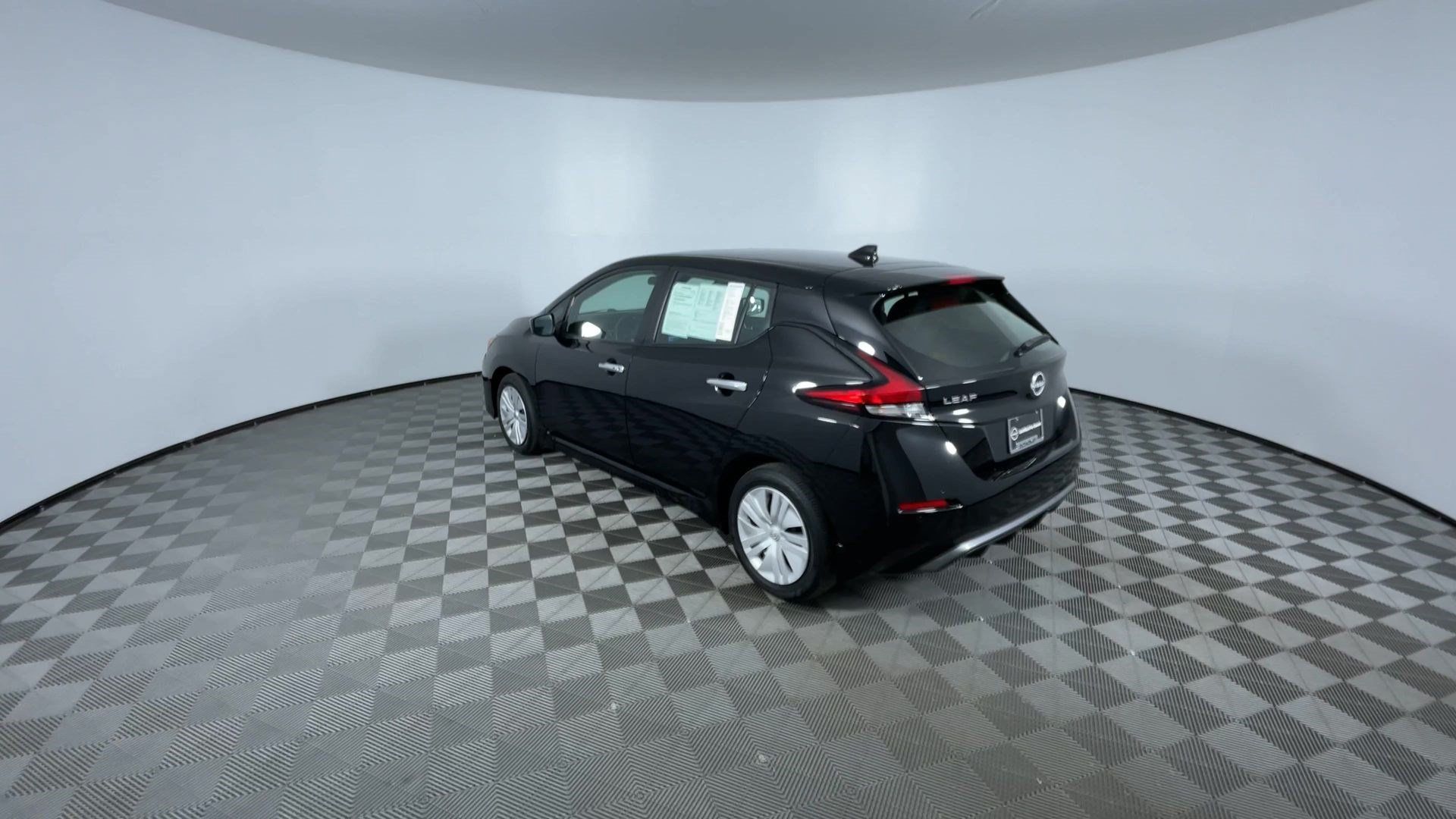 Certified 2025 Nissan Leaf S FWD image 7