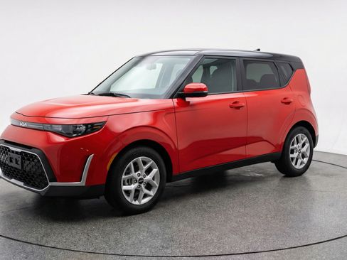 Used 2025 Kia Soul LX w/ LX Technology Package image 3