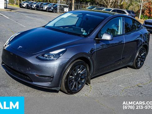 Used 2024 Tesla Model Y Long Range image 15