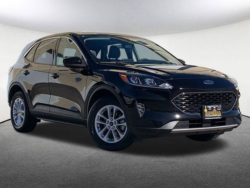 Used 2020 Ford Escape SE image 2