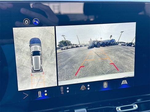 New 2026 Chevrolet Equinox LT w/ Safety and Technology Package image 9