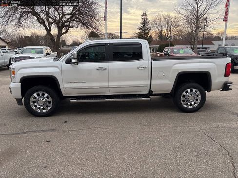 Used 2019 GMC Sierra 2500 Denali w/ Duramax Plus Package image 8