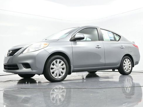Used 2013 Nissan Versa SV w/ Convenience Pkg image 38
