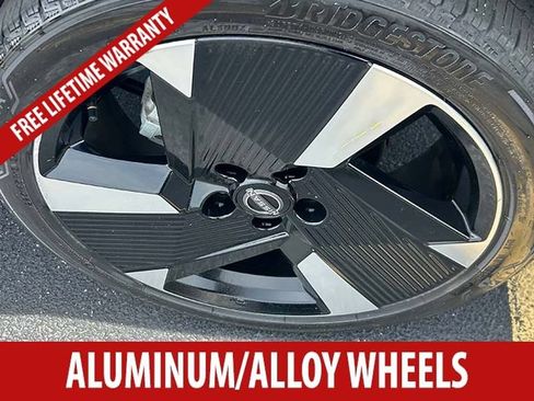 Used 2025 Nissan Kicks SR AWD/4WD image 6