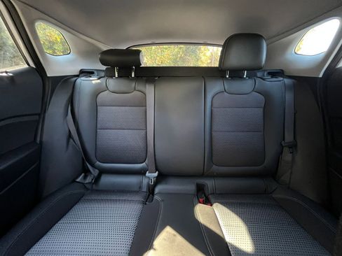 Used 2025 Chevrolet Trax LT image 34